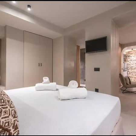 Apollonos 28 Luxury Suites-2